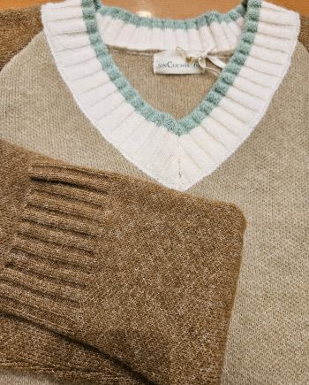 Jersey Marrón Cuello Pico